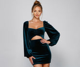 Premières impressions - Mini-robe en velours à découpes